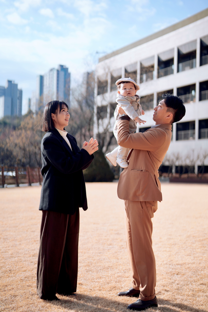 팔로우픽 - followPick | 신혼부부가 아이와 함께 떠나는 감성 여행일기.  이안이와 함께하는 국내외 여행, 육아 브이로그, 아기랑 가기 좋은 맛집까지!  우리 가족의 소중한 기록을 나누고, 같은 길을 걷는 